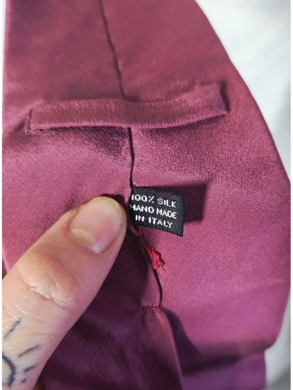 Saks Fifth Avenue Men's Solid Berry Maroon Burgundy Silk Necktie Hand Made Italy